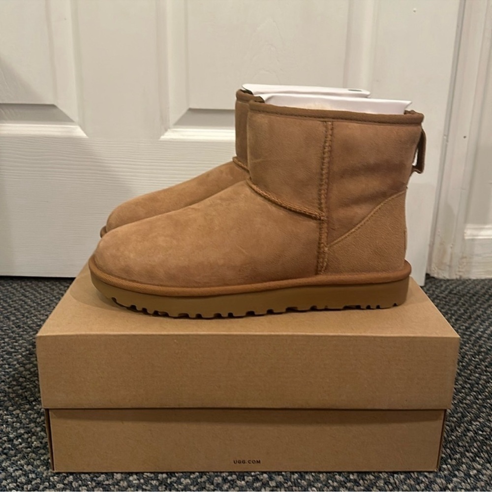 UGG Classic Mini Boot II 2 Chestnut - Size 10 Woman’s BRAND NEW IN BOX